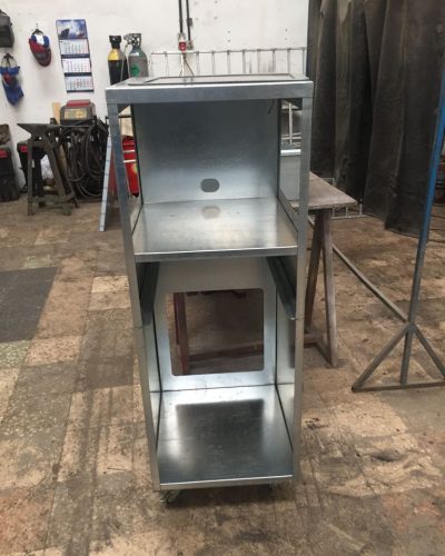 Mueble para cafetera y nevera de oficina