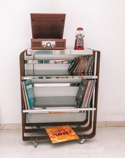 Mueble para tocadiscos y vinilos